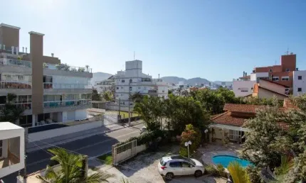 Descubra o seu novo lar no residencial dos baobás, localizado no charmoso bairro novo campeche, em florianópolis. este moderno apartamento de 1 dormitório oferece conforto e praticidade, ideal para qu