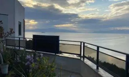 Descubra esta impressionante cobertura no empreendimento por do sol, localizada no bairro joão paulo, em florianópolis. com 278,34 m² de área privativa e uma vista panorâmica deslumbrante do mar, este