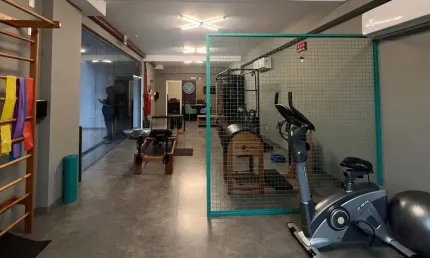 Excelente oportunidade de adquirir uma loja no bairro abraão, florianópolis. localizada na rua manoel félix cardoso, esta loja faz parte do empreendimento b_wax e oferece uma área privativa de 128,84 