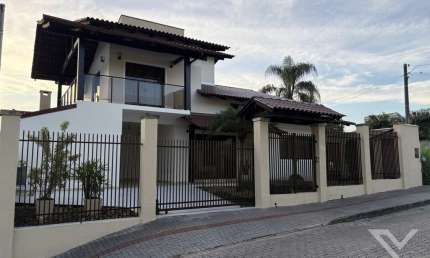 Casa com 4 quartos para alugar no Itoupava Norte, Blumenau , 266 m2 por R$ 7.590