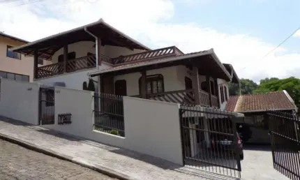 Casa com 6 quartos à venda em Água Verde, Blumenau , 302 m2 por R$ 900.000
