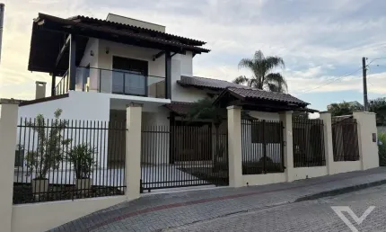 Casa com 4 quartos para alugar no Itoupava Norte, Blumenau , 266 m2 por R$ 7.590