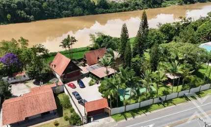 Casa com 4 quartos à venda em Poço Grande, Gaspar , 364 m2 por R$ 2.980.000