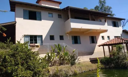 LINDO SITÍO EM CACONDE, SP, COM UMA GRANDE ESTRUTURA.
