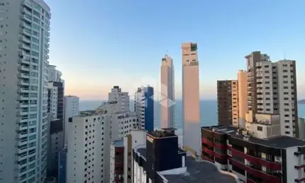 Apto à venda luxuoso, andar Alto no 135 Jardins em  Balneário Camboriú