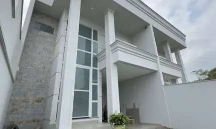 Sobrado de Alto Padrão com Piscina e Área Gourmet !