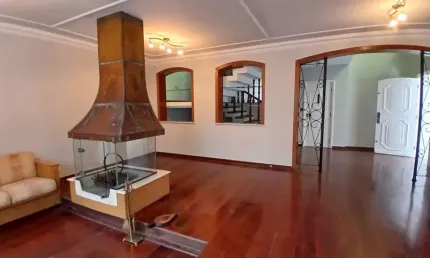 Casa Alto Padrão no Jardim França – 438m² | 5 Vagas | 5 Suítes | Elevador