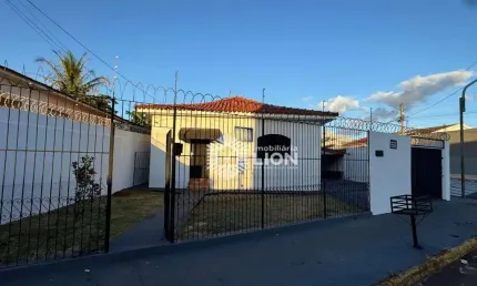 Casa com 3 dormitórios para alugar, 1 m² por R$ 2.500,00/mês - Setor Central - Rio Verde/GO