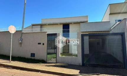 Casa com 3 dormitórios para alugar, 120 m² por R$ 4.400/mês - Residencial Solar dos Ataídes 2ª Etapa - Rio Verde/GO