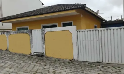 Casa em Condomínio para Venda em São Pedro da Aldeia, Fluminense, 3 dormitórios, 1 suíte, 1 banheiro, 1 vaga