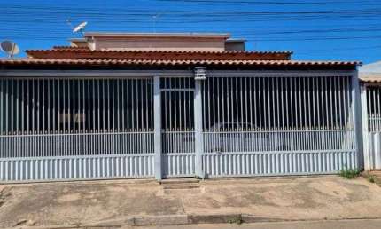 Imóvel para venda possui 100 metros quadrados com 3 quartos em Recanto das Emas - Brasília - DF