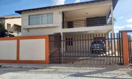 Casa de condomínio para venda possui 800 metros quadrados com 4 quartos