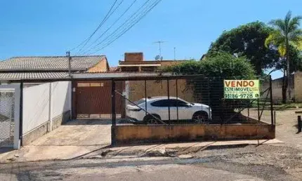 Casa para venda possui 295 metros quadrados com 4 quartos em Taguatinga Sul - Brasília - DF