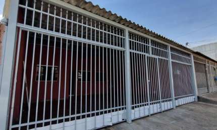DUAS CASAS, UMA OPORTUNIDADE!  O IMÓVEL PERFEITO PARA MORAR OU INVESTIR — E ESTÁ DISPONÍVEL AGORA!