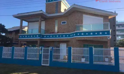 Casa com 3 dormitórios à venda, 208 m² por R$ 2.000.000,00 - Itacolomi - Piçarras/SC