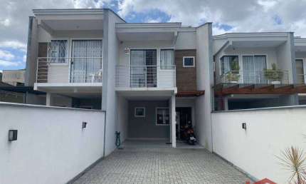 Sobrado com 3 dormitórios à venda, 127 m² por R$ 780.000,00 - São Marcos - Joinville/SC