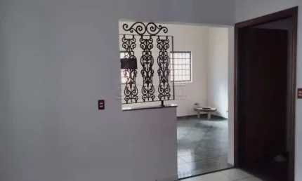 Casa para locação a uma quadra da Lagoa do Taquaral com 3 suítes.