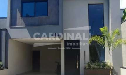 Linda Casa à venda no Condominio Terras da Estancias com 3 suítes e piscina.
