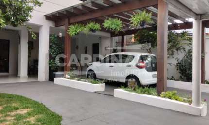 Lindo Sobrado à Venda com 2 suítes em bairro, Paulínia.