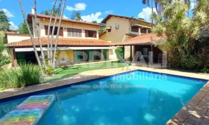 Encantadora casa à venda no bairro Gramado, com um terreno de 1240 m² e área construída de 350 m².