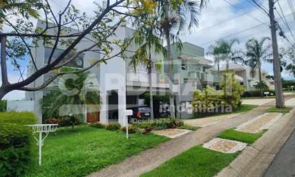 Casa alto padrão em condomínio fechado em Campinas, com terreno de 380 m² e área construída de 275 m².