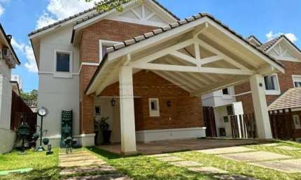 Casa à Venda em condomínio com 3 suítes na frente do Shopping Dom Pedro