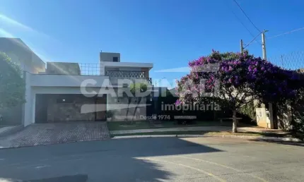 Venha morar na Casa dos seus sonhos! Com 358 m2 de terreno, 3 dormitórios. Aceita Permuta!