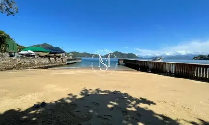 Linda casa em condomínio com praia privativa e marina em angra dos reis