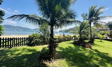 Terreno pé na areia com 27m de frente mar em angra – vila velha