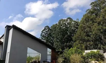 Casa de campo em condomínio com portaria e segurança 24h, 1h20 de são paulo. oportunidade!