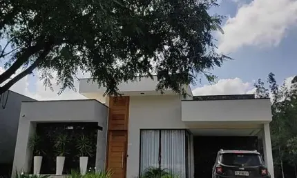 Belíssima casa a venda com vistosa fachada compondo grandes vidros temperados. ambientes totalmente clean, integrados e com acabamentos diferenciados.