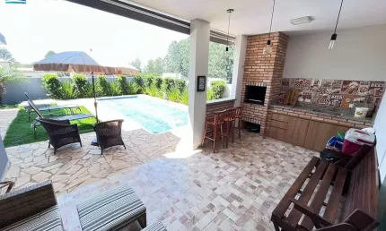 Bela casa de campo são 4 dormitórios sendo 1 suíte, piscina aquecida e uma excelente área gourmet com churrasqueira. aceita financiamento bancário