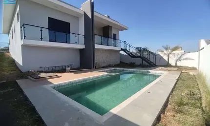Casa de campo a venda em porangaba, são 3 suítes, piscina, área gourmet com churrasqueira excelente localização na avenida .