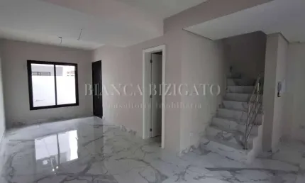 Sobrado Pronto para Morar, com Terraço, Localização Privilegiada do Xaxim!
