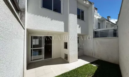 Sobrado Novo, Pronto para Morar, em Condomínio, no Pilarzinho!