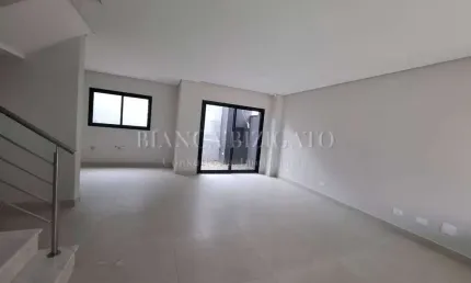 Sobrado em Condomínio com Vista Arborizada, no Ahú!