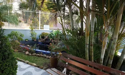 Casa Espetacular com 4 Suítes, 8 Vagas e Espaço Gourmet no Ahú !