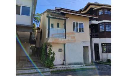 Casa  com 3 suítes para Venda no bairro VARZEA DO RANCHINHO - CAMBORIU/SC