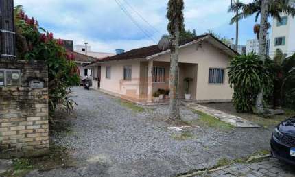 Casa 03 quartos para Venda no bairro Centro em Camboriú