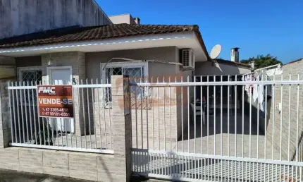 Casa 02 dormitórios para Venda no bairro Centro em Camboriú