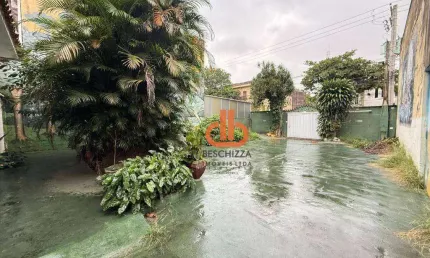 Casa com 3 quartos  com amplo quintal, no  Macuco - Santos/SP