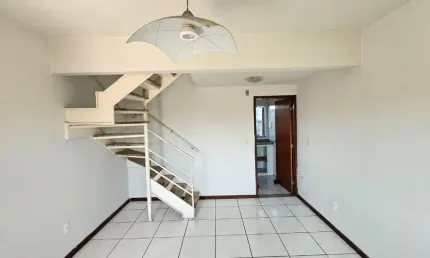 Apartamento duplex no Galo Branco com 2 quartos e varanda perto da Garagem da Viação Galo Branco