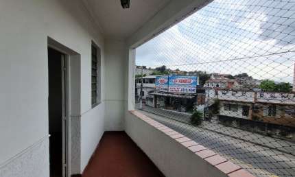 Casa / Sobrado no Gradim com 3 quartos e terraço em frente a Sanitária Marbella