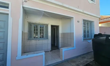 Casa na Parada 40 com 2 quartos, varanda e quintal perto do Bar Rota 40