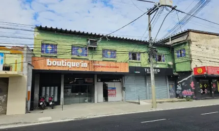 Salão no Camarão com cozinha e banheiro em cima do Brahma Chopp Express