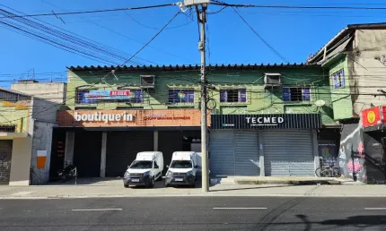 Salão no camarão com cozinha e banheiro em cima do brahma chopp express