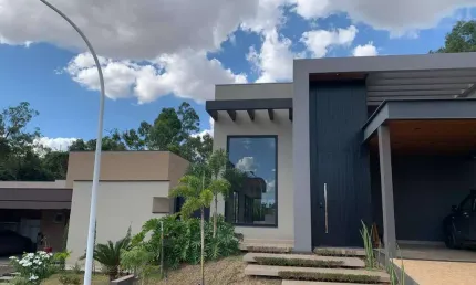 Linda casa no residencial Spazio Verde Comendador, 3 suítes, piscina