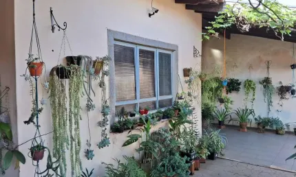 Casa 3 dormitórios  sendo  1 suíte, jardim Solange.