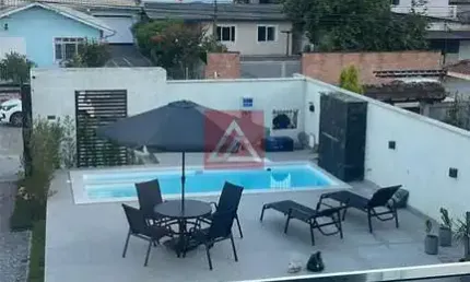 CASA COM TRÊS SUÍTES E PISCINA NA PONTE DO IMARUIM PALHOÇA