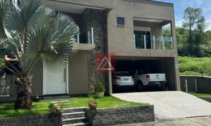CASA DE TRÊS QUARTOS COM 450m² NO ROÇADO EM SÃO JOSÉ
